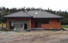 E-115 Popularny dom parterowy z garażem - budowa
